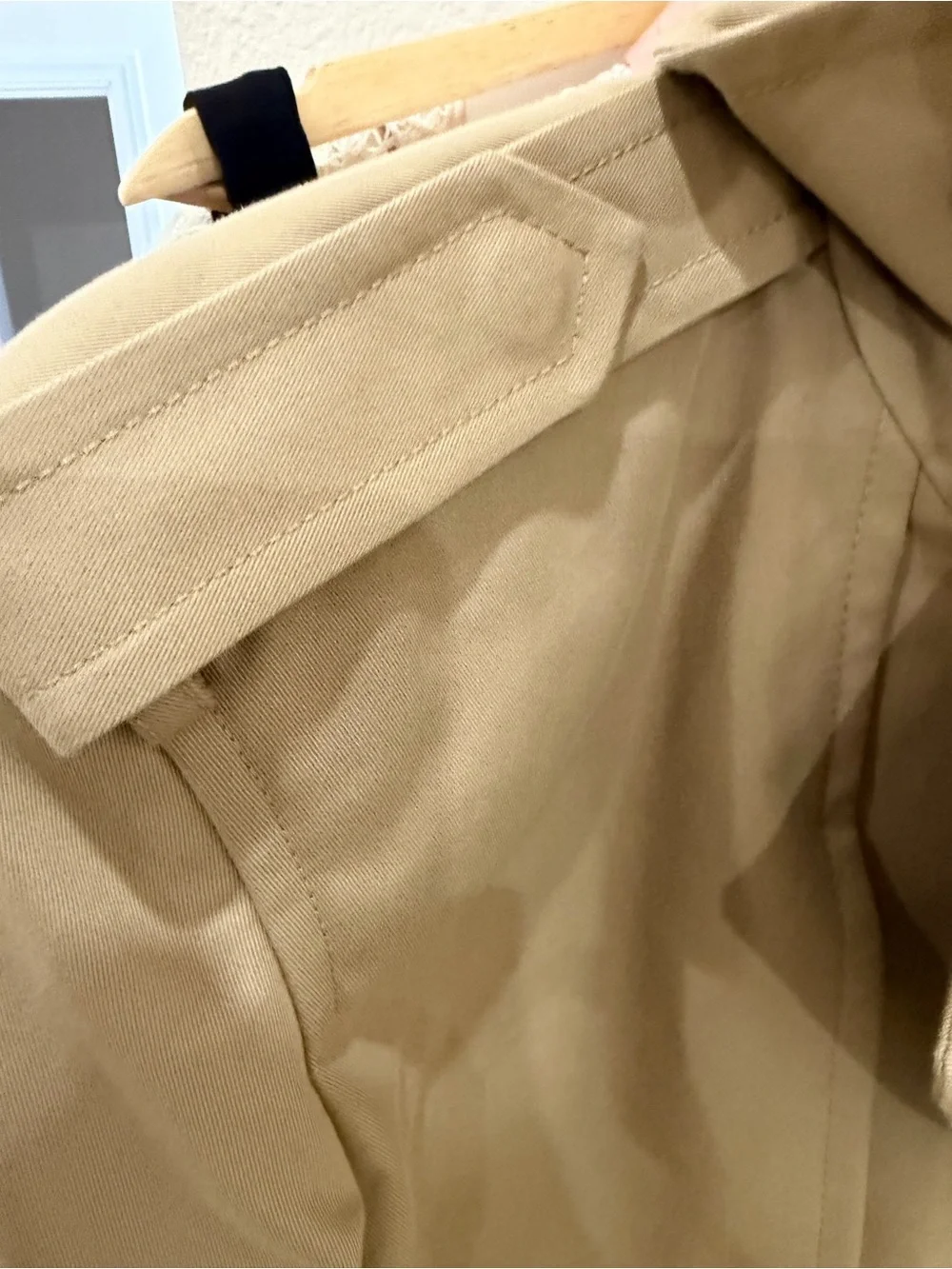 Alexander Wang Beige Trench Coat with Black Contrast Panels - Picture 8 of 11